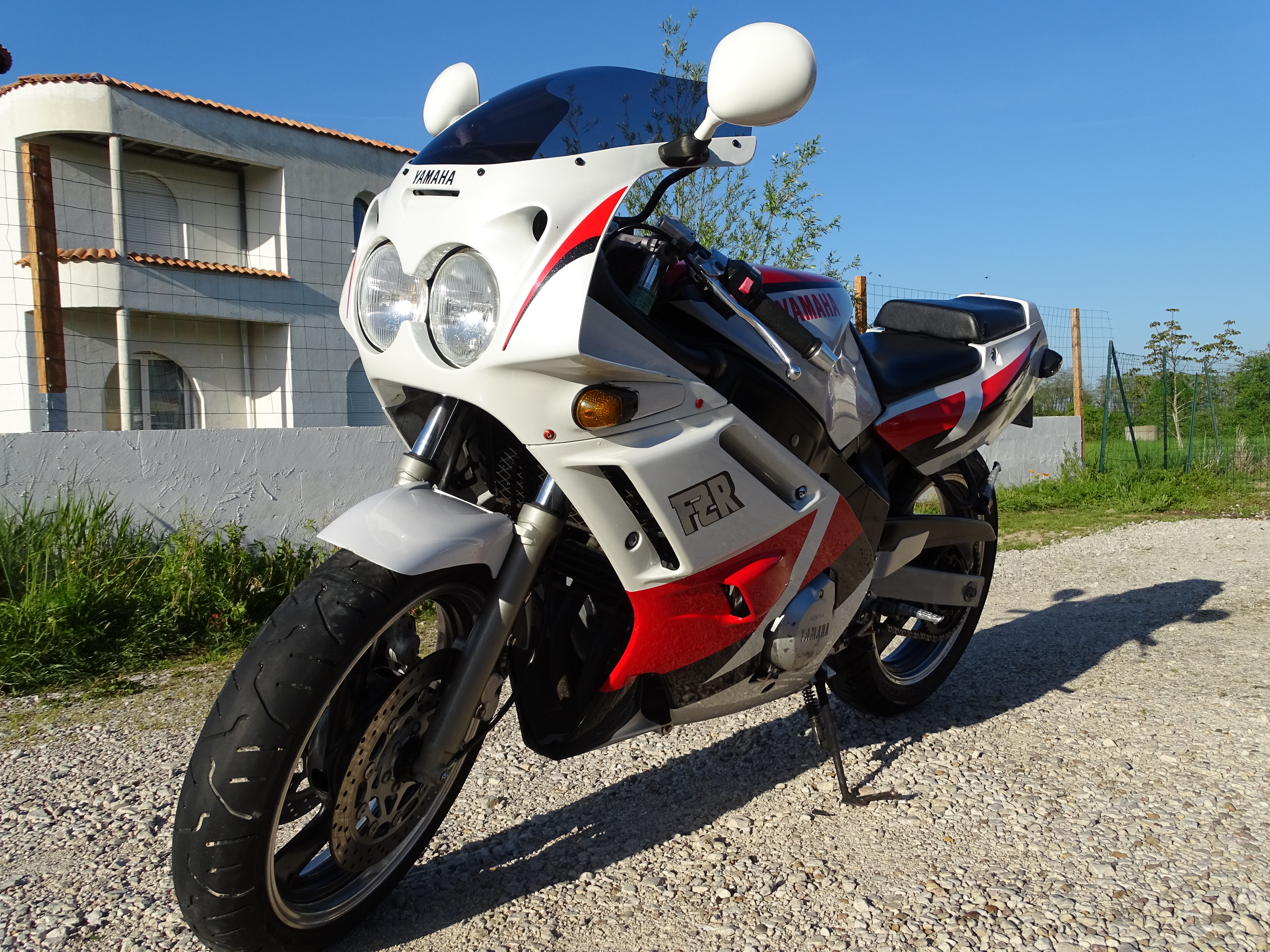 YAMAHA FZR600